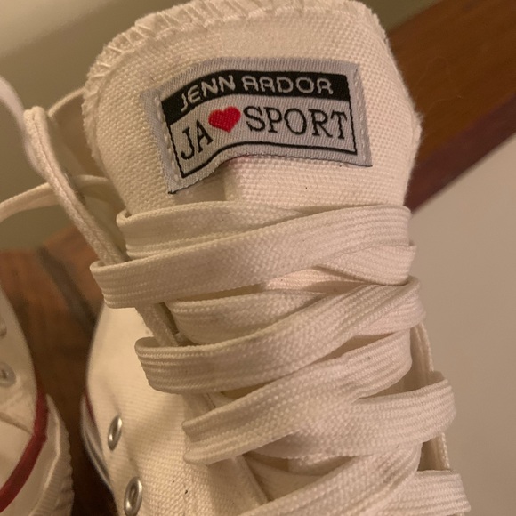 White shoes - Picture 4 of 4